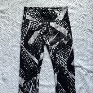 Lululemon inspire tight ll mesh cropped leggings size 6